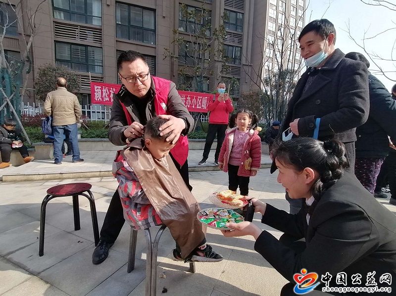 解决,“,头等,”,大事,颍松,社区,志愿者,在, . 解决“头等”大事 颍松社区志愿者在行动