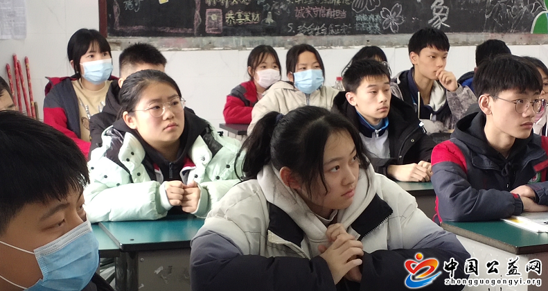 三月,学习,雷锋,月,---,“,最美志愿者,”,每, . 三月学习雷锋月---“最美志愿者”郑小惠走进南昌市第十九