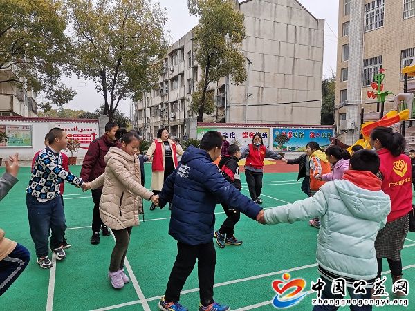 大手,牵,小手,志愿,暖,童心,广善,义,工联, . 大手牵小手 志愿暖童心