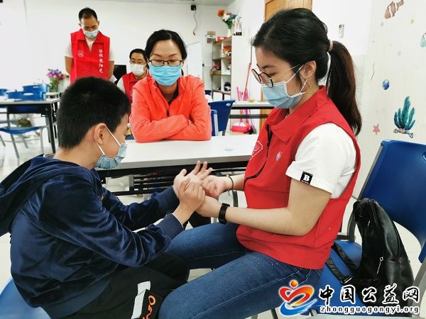 手护,健康,守护,儿童,《,中国 公益网 ,》, . 手护健康 守护儿童