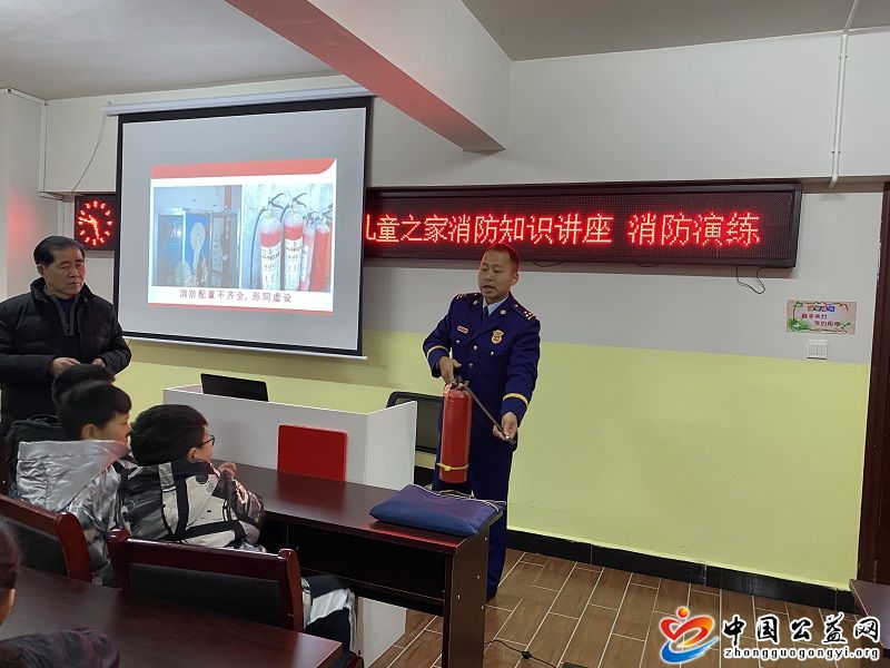 “,警钟长鸣,”,安全,从,娃娃,抓起,—,北街, . “警钟长鸣”，安全从娃娃抓起——北街社区为留守儿童开
