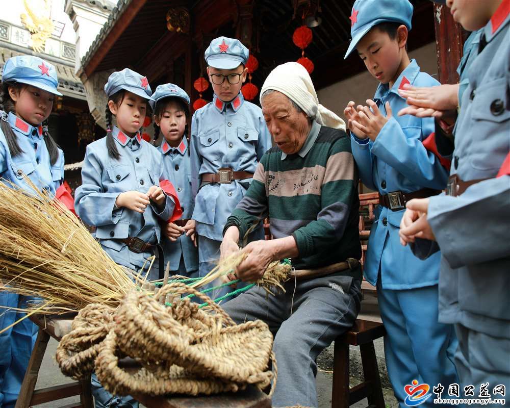听,革命,红色,故事,感受,艰苦,岁月,重温,建党, . 听革命红色故事 感受艰苦岁月 重温建党百年历程