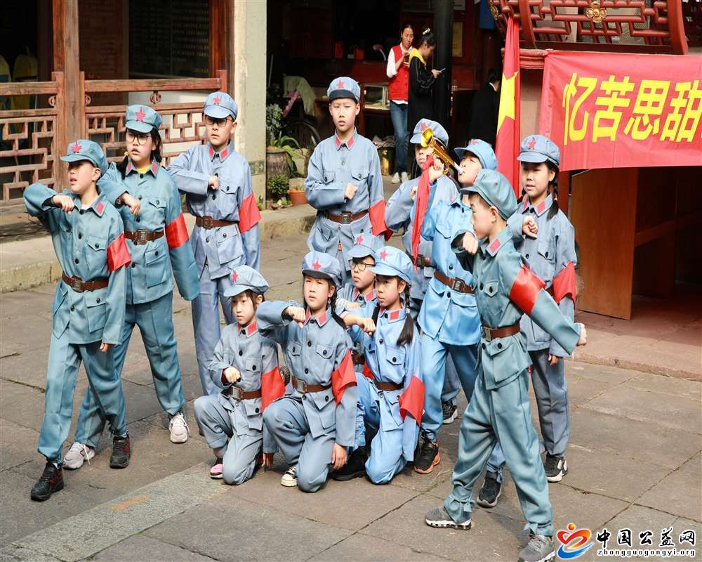 听,革命,红色,故事,感受,艰苦,岁月,重温,建党, . 听革命红色故事 感受艰苦岁月 重温建党百年历程