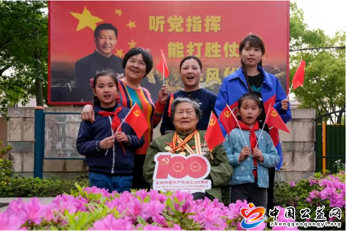 联合会海,曙,分会,老师,带领,孩子,和,家长, . 联合会海曙分会老师带领孩子和家长听老革命家讲述革命故事