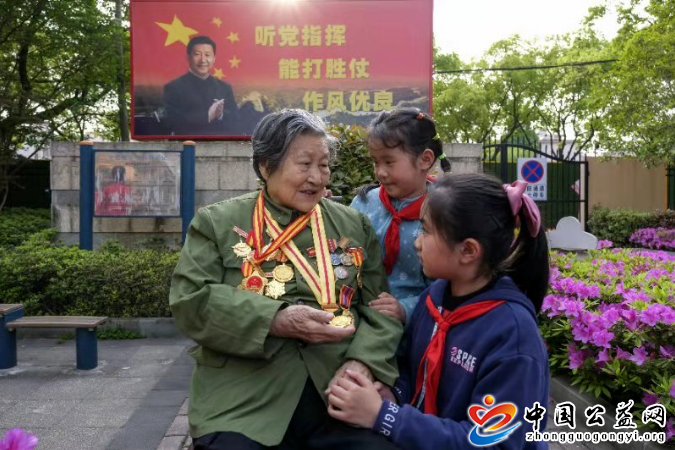联合会海,曙,分会,老师,带领,孩子,和,家长, . 联合会海曙分会老师带领孩子和家长听老革命家讲述革命故事