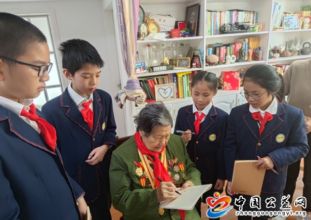 从,战火纷飞,中,走来,访,94岁,八路军,女,战士, . 从战火纷飞中走来--访94岁八路军女战士于波
