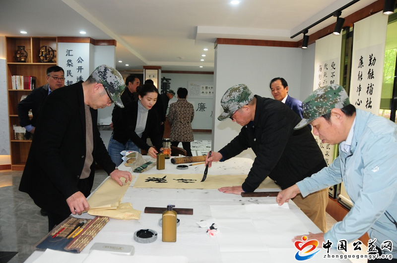“,从戎,拾笔,展,风采,崇军尊,邻共,和谐,”, . “从戎拾笔展风采 崇军尊邻共和谐”书法交流活动