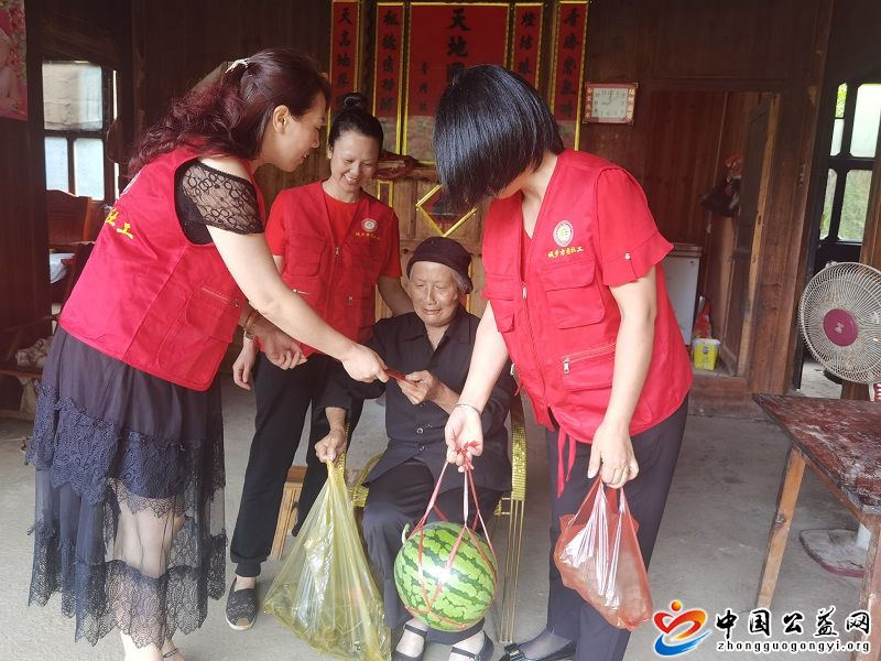 湖南,城步,社工,开展,“,浓情,端午,情系,烈士, . 湖南城步社工开展“浓情端午情系烈士父母”节日陪伴慰问