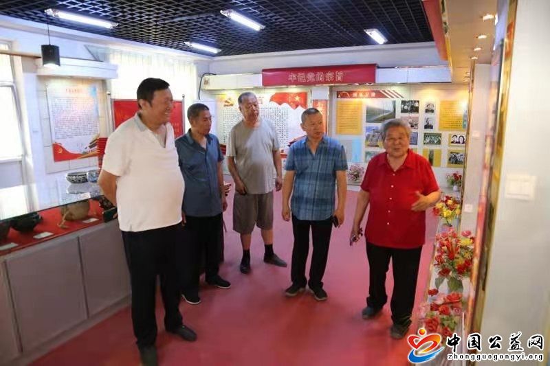 聆听,楷模,故事,感受,旗帜,力量,---,中华, . 聆听楷模故事 感受旗帜力量