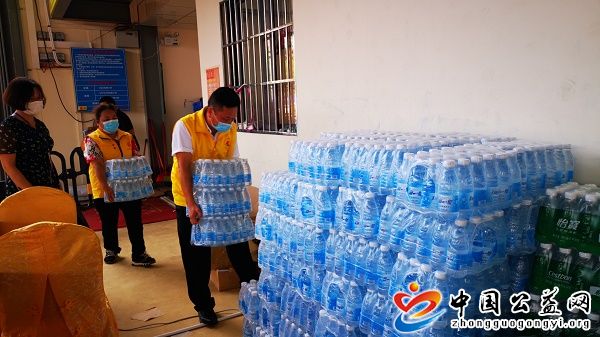 “,齐心协力,全民,抗疫,”,艾,安琪,在,行动, . “齐心协力 全民抗疫”艾安琪在行动